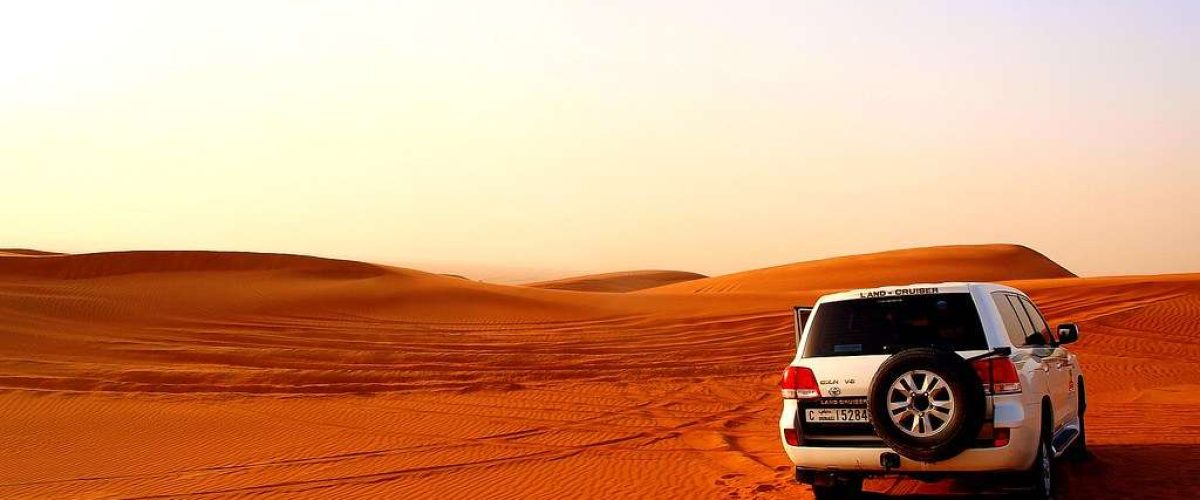 land-cruiser-in-dubai-desert land-cruiser-in-dubai